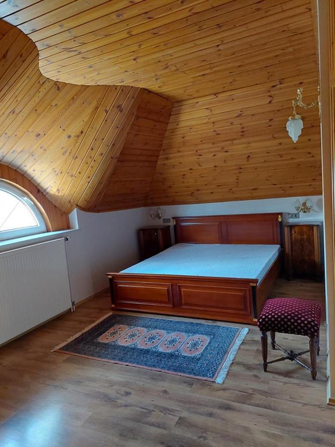 ハイデゥソボスローGombos Apartmanアパートメント エクステリア 写真