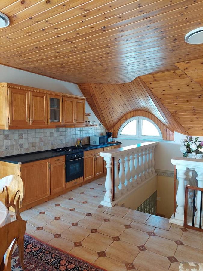 ハイデゥソボスローGombos Apartmanアパートメント エクステリア 写真